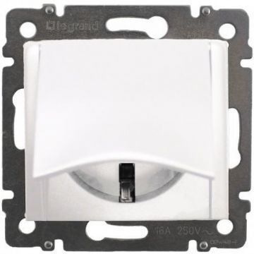 Розетка электрическая Legrand Valena 774422 с заземлением, крышкой и защитными шторками (белая)