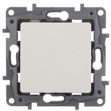 Выключатель встраиваемый одноклавишный Legrand Etika 672201 (белый) Выключатель встраиваемый одноклавишный Legrand Etika 672201 (белый)