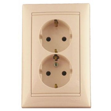 Розетка электрическая двойная (моноблок) Legrand Valena 774370 (слоновая кость) Розетка электрическая двойная (моноблок) Legrand Valena 774370 (слоновая кость)