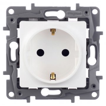 Розетка электрическая с заземлением и шторками Legrand Etika 672222 (белая) Розетка электрическая с заземлением и шторками Legrand Etika 672222 (белая)